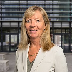 Frau Prof. Dr. Phil. Petra Buchwald